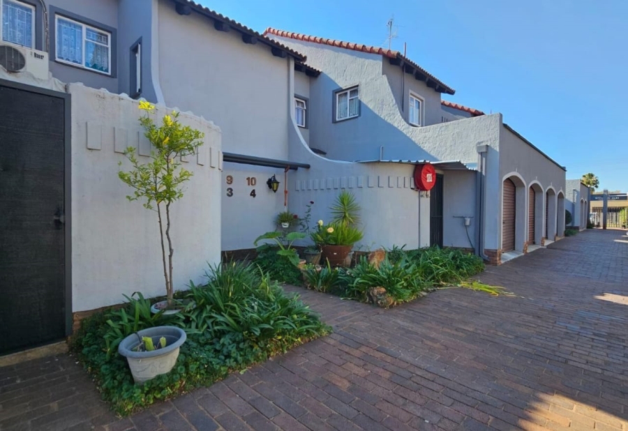 2 Bedroom Property for Sale in Potchefstroom North West